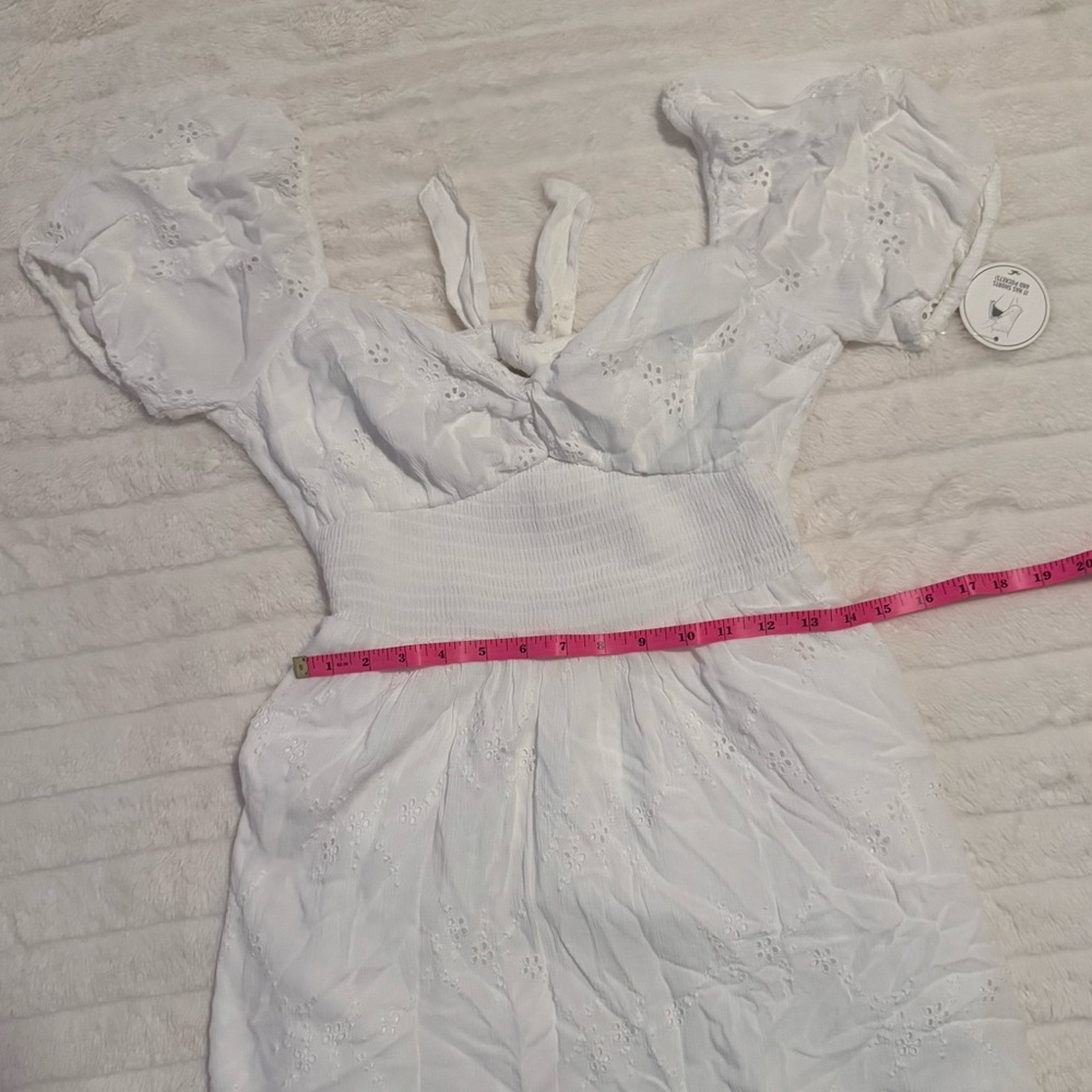 NWT Hollister white eyelet puff sleeve mini dress Size Medium - Picture 2 of 5